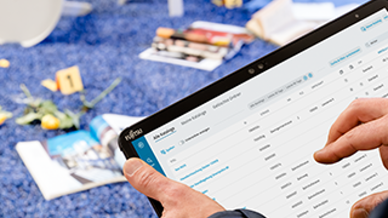 Tablet in the hands of a human sitting on a table (Managed Maintenance)